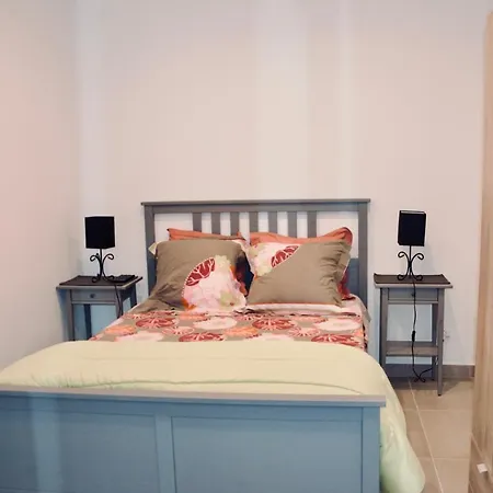 Pavillon Lilly فيلة مينتون
