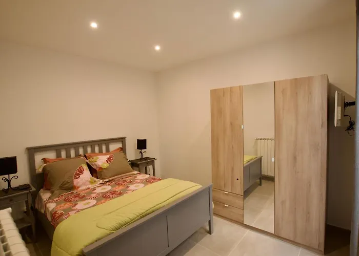 Pavillon Lilly فيلة مينتون